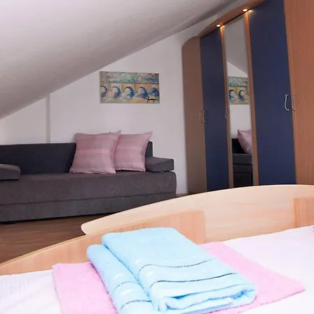 Apartment Ad Astra